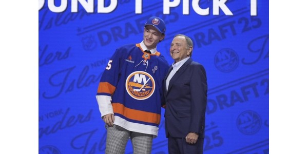 New York Islanders toivoo ykkösvarauksella valitsemansa pelaajan nousevan kuuluisuuteen
